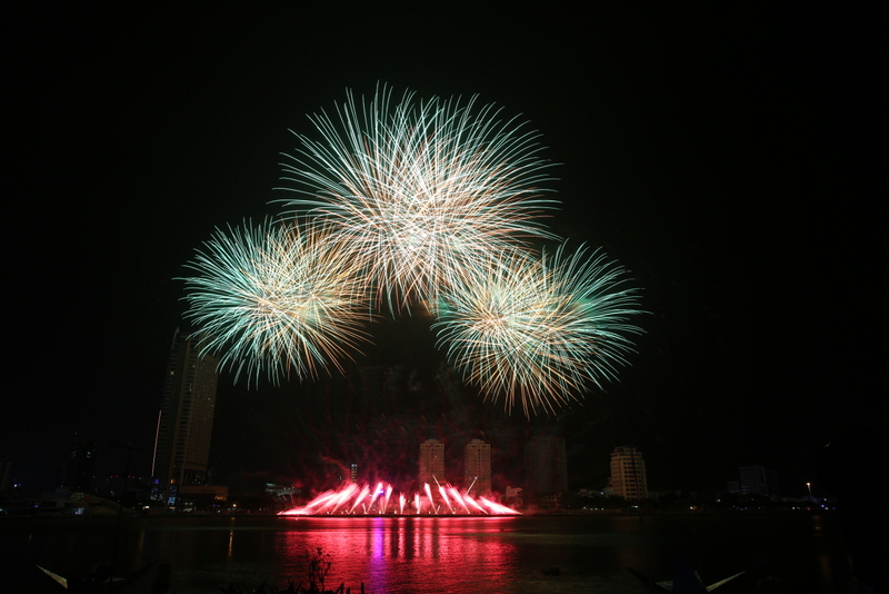 Đặc sắc đêm “Thổ” của Lễ hội pháo hoa Quốc tế Đà Nẵng 2017
